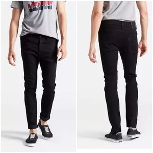 Levi's 32 x 34 black jeans S26. Men's. New.